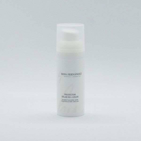 Protector solar SPF 50 con color