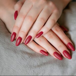 Manicura con esmalte tradicional