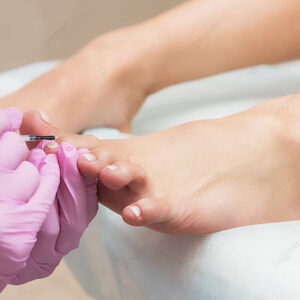 Pedicura con esmalte tradicional